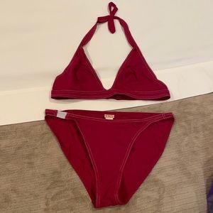 Use 2 P.C. swimsuit in a burgundy color